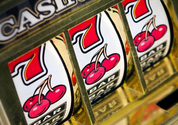 Sistem enkripsi dan keamanan data yang melindungi akun pengguna traderie